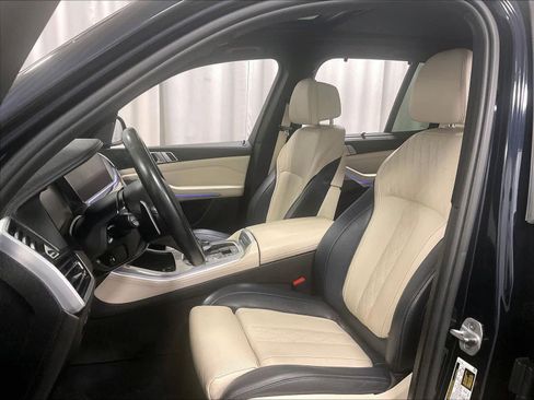 Used 2021 BMW X5 M50i w/ Executive Package image 9