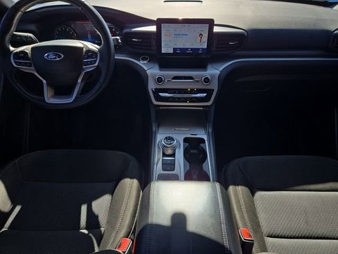 Used 2022 Ford Explorer XLT image 19
