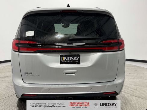 New 2026 Chrysler Pacifica Pinnacle w/ Trailer Tow Group FWD image 6