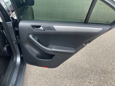 Used 2017 Volkswagen Jetta SE FWD image 18