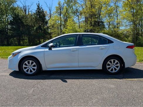 Used 2022 Toyota Corolla LE FWD image 9
