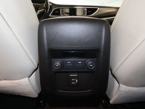 Used 2024 Buick Enclave Essence w/ Sport Touring Edition AWD/4WD image 30