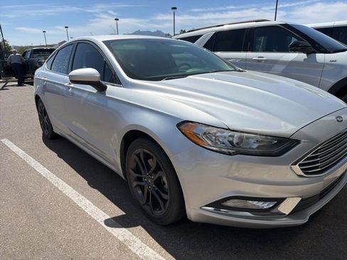 Used 2018 Ford Fusion SE w/ Equipment Group 201A FWD image 4