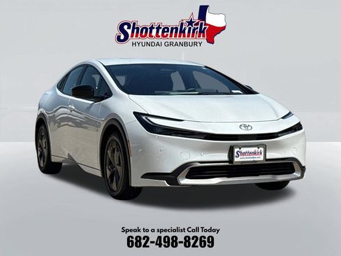 Used 2023 Toyota Prius Prime FWD image 3