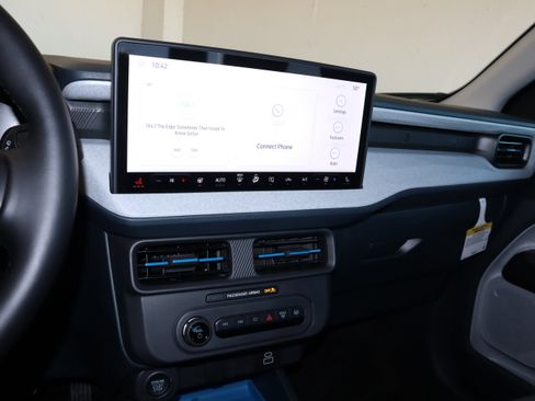 New 2025 Ford Maverick XLT w/ XLT Luxury Package image 27