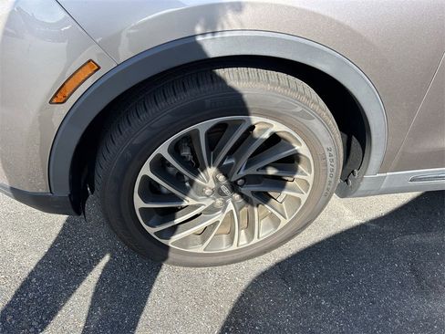 Used 2020 Lincoln Nautilus Reserve image 10