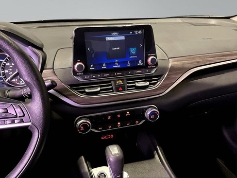 Used 2025 Nissan Altima 2.5 SV image 9