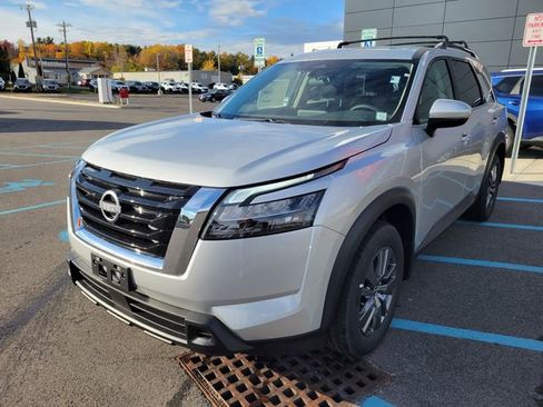 New 2025 Nissan Pathfinder SV image 10