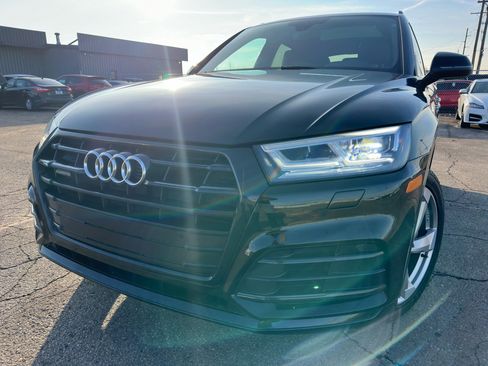 Used 2020 Audi Q5 2.0T Titanium Premium Plus w/ Premium Plus Package image 2