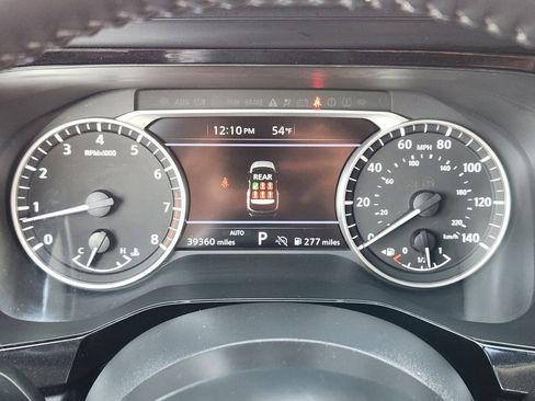 Used 2025 Nissan Pathfinder SV image 18