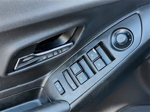 Used 2020 Chevrolet Trax LT w/ LT Convenience Package image 21