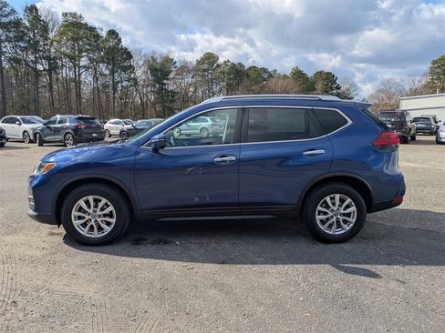 Used 2017 Nissan Rogue SV w/ SV Premium Package image 7