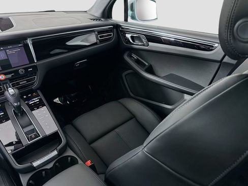 Certified 2026 Porsche Macan AWD/4WD image 26