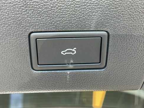 New 2026 Volkswagen Atlas Cross Sport SEL Premium R-Line image 31