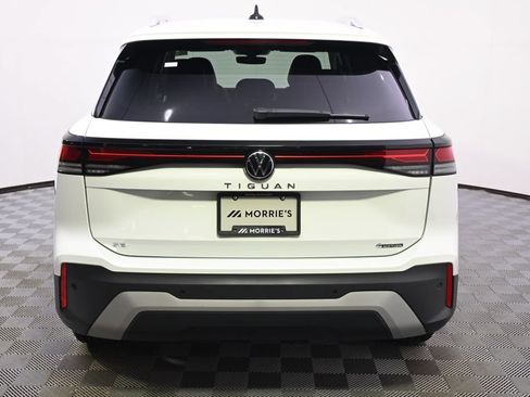 Used 2026 Volkswagen Tiguan SE AWD/4WD image 5