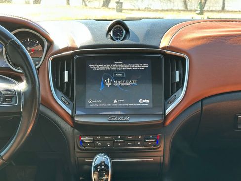 Used 2018 Maserati Ghibli S image 19