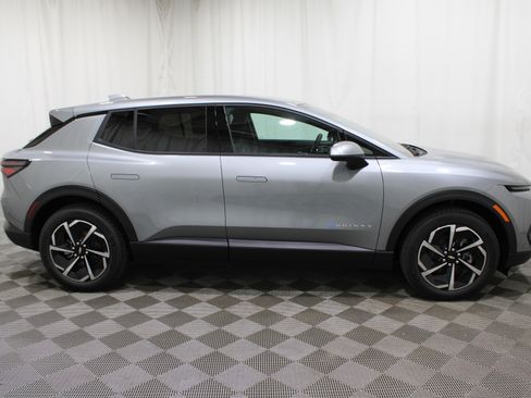 New 2026 Chevrolet Equinox EV LT image 30