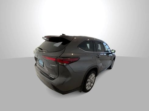 Used 2024 Toyota Highlander Limited image 8
