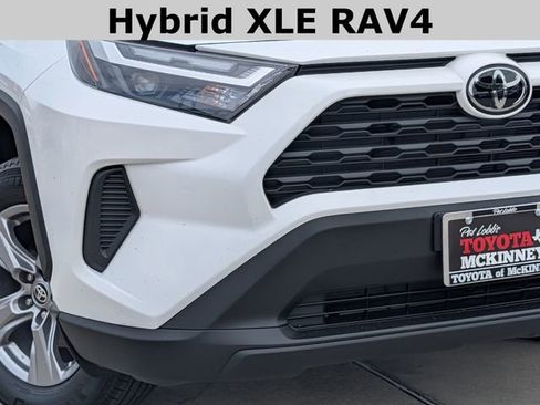 Used 2025 Toyota RAV4 XLE AWD/4WD image 3