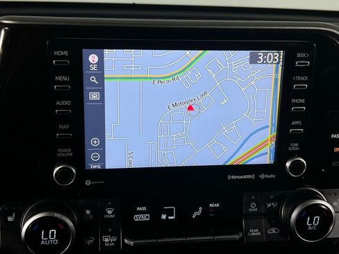 Used 2021 Toyota Highlander XLE image 16