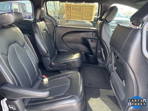 Used 2025 Chrysler Pacifica Select image 50