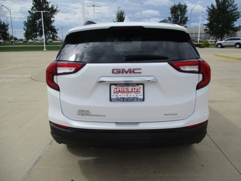 Used 2024 GMC Terrain SLE w/ Driver Convenience Package AWD/4WD image 5