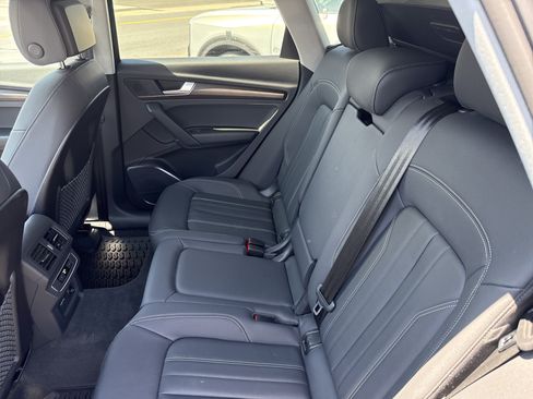 Used 2023 Audi Q5 2.0T Premium w/ Convenience Package AWD/4WD image 13