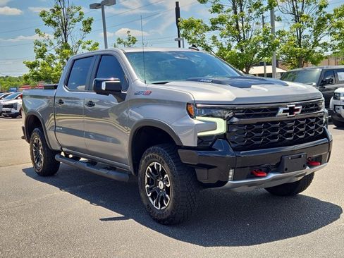 Used 2024 Chevrolet Silverado 1500 ZR2 w/ Technology Package AWD/4WD image 9