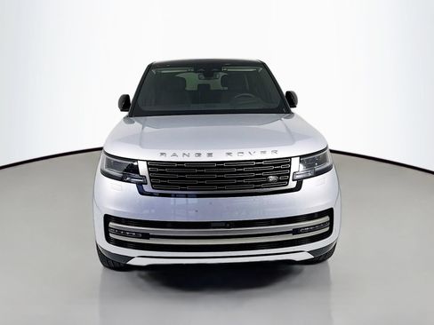 Used 2025 Land Rover Range Rover SE AWD/4WD image 2