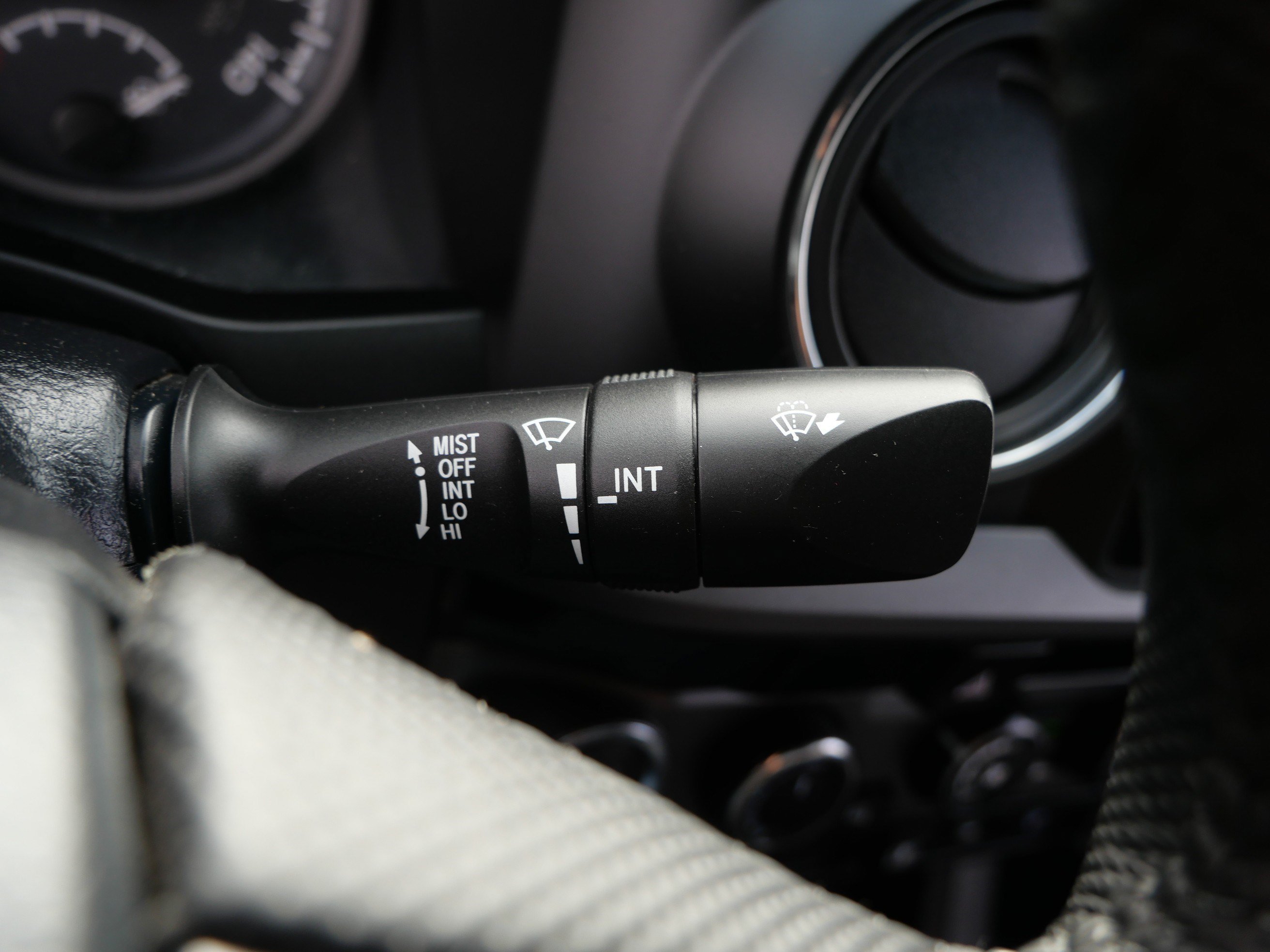 Used 2018 Toyota Tacoma TRD Sport AWD/4WD image 34
