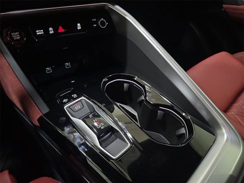 New 2025 Audi SQ5 Prestige image 24