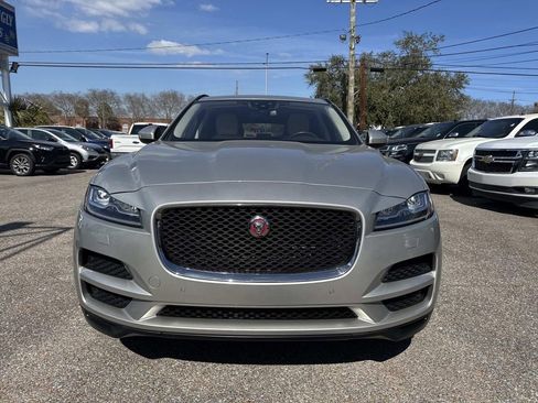 Used 2017 Jaguar F-PACE Prestige image 2
