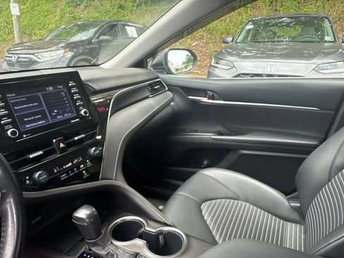 Used 2022 Toyota Camry SE FWD image 18
