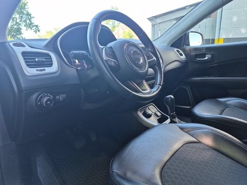 Used 2019 Jeep Compass Latitude w/ Popular Equipment Group AWD/4WD image 8