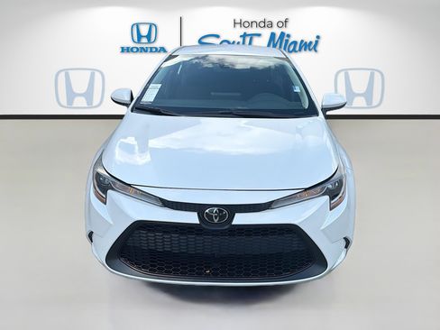 Used 2022 Toyota Corolla LE FWD image 2