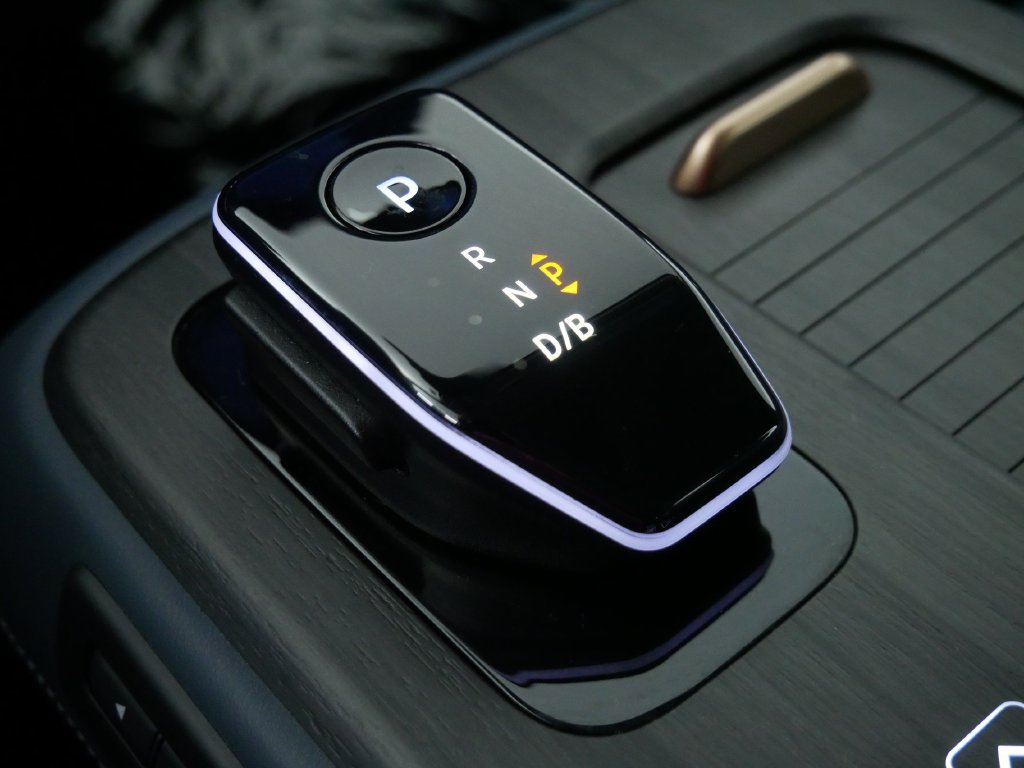 Used 2024 Nissan Ariya AWD image 31