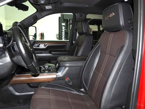 Used 2024 Chevrolet Silverado 2500 High Country w/ High Country Premium Package AWD/4WD image 38