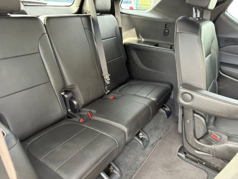 Used 2023 Chevrolet Traverse LT image 11