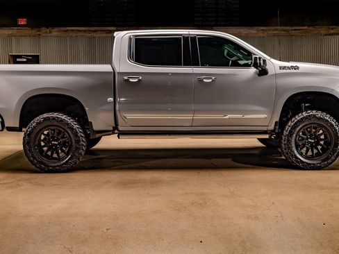 Used 2023 Chevrolet Silverado 1500 High Country w/ Technology Package image 11