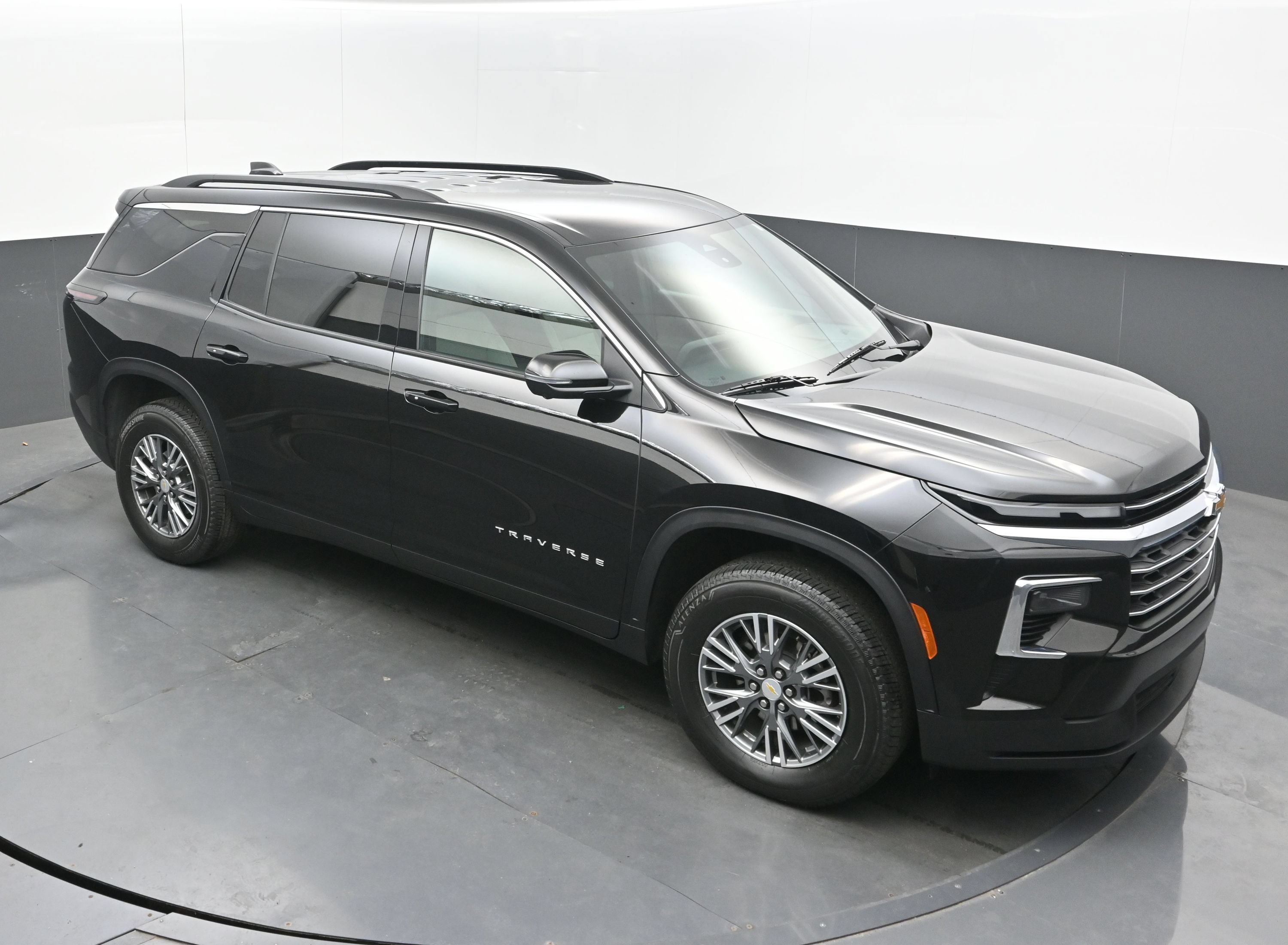Used 2026 Chevrolet Traverse LT w/ Driver Confidence Package FWD image 32