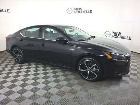 New 2025 Nissan Altima 2.5 SR w/ SR Premium Package image 3