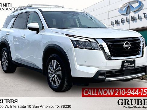 Used 2025 Nissan Pathfinder SL AWD/4WD image 1