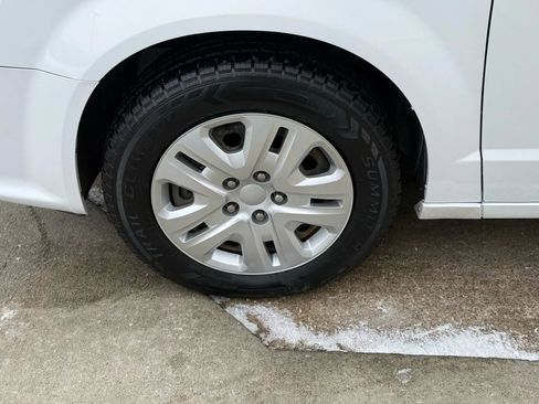 Used 2019 Dodge Grand Caravan SE w/ UConnect Hands-Free Group image 49