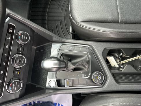 Used 2020 Volkswagen Tiguan SE AWD/4WD image 17