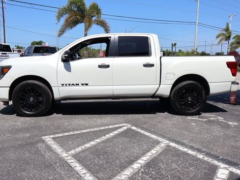 Used 2019 Nissan Titan SV w/ SV Convenience Package AWD/4WD image 4