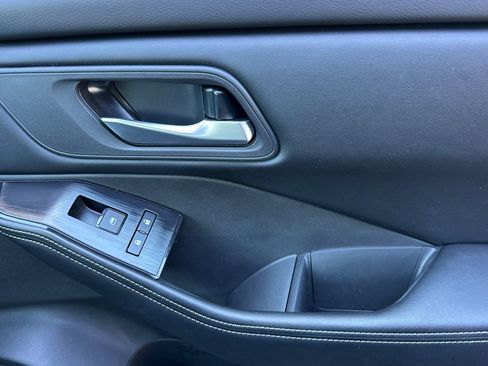 Used 2025 Nissan Rogue SV FWD image 20