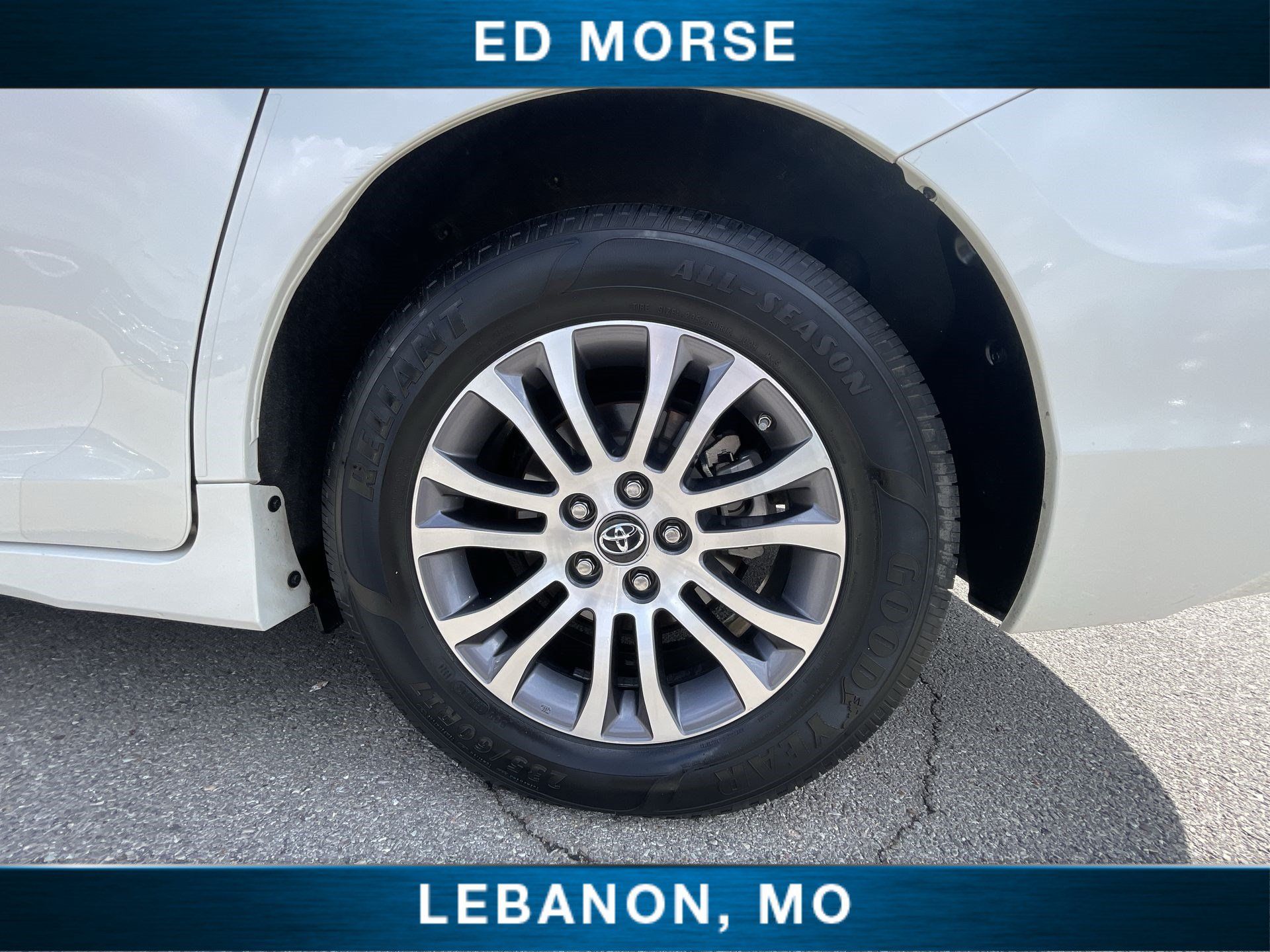 Used 2018 Toyota Sienna XLE w/ XLE Navigation Package FWD image 30