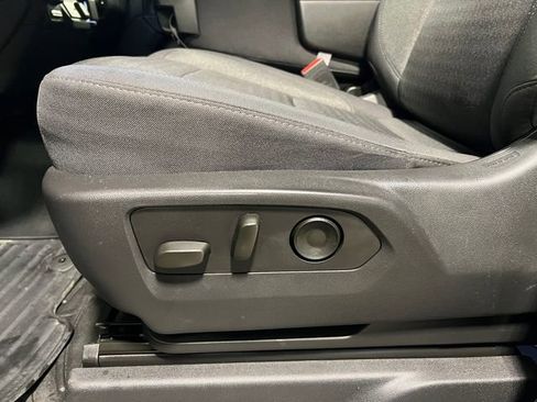 Used 2024 Chevrolet Silverado 2500 Custom w/ Custom Value Package image 18