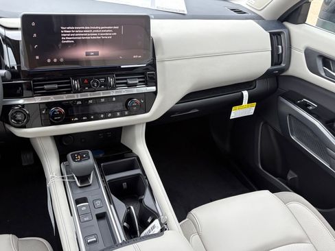 New 2026 Nissan Pathfinder SL FWD image 12