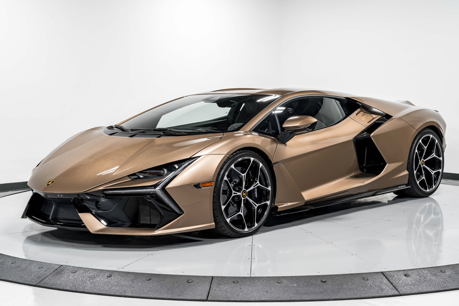 Used 2024 Lamborghini Revuelto AWD/4WD image 8